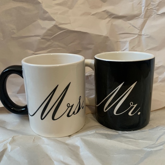 GiftCraft Mr. & Mrs coffee hot chocolate mug set - Picture 1 of 4